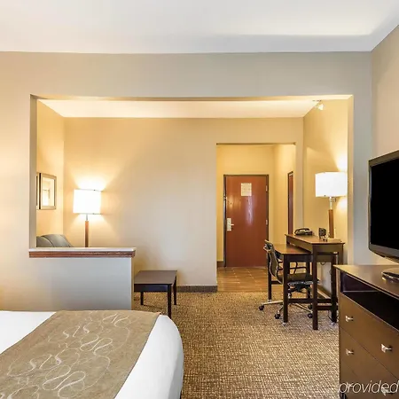 Comfort Suites North Fort Wayne Exterior photo