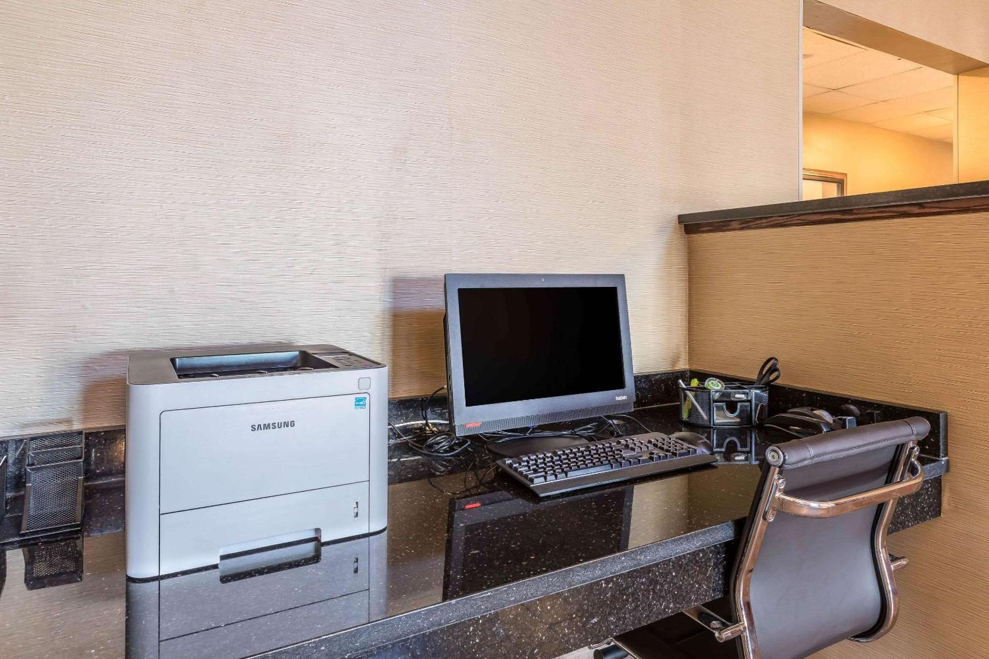 Comfort North Hotel Fort Wayne