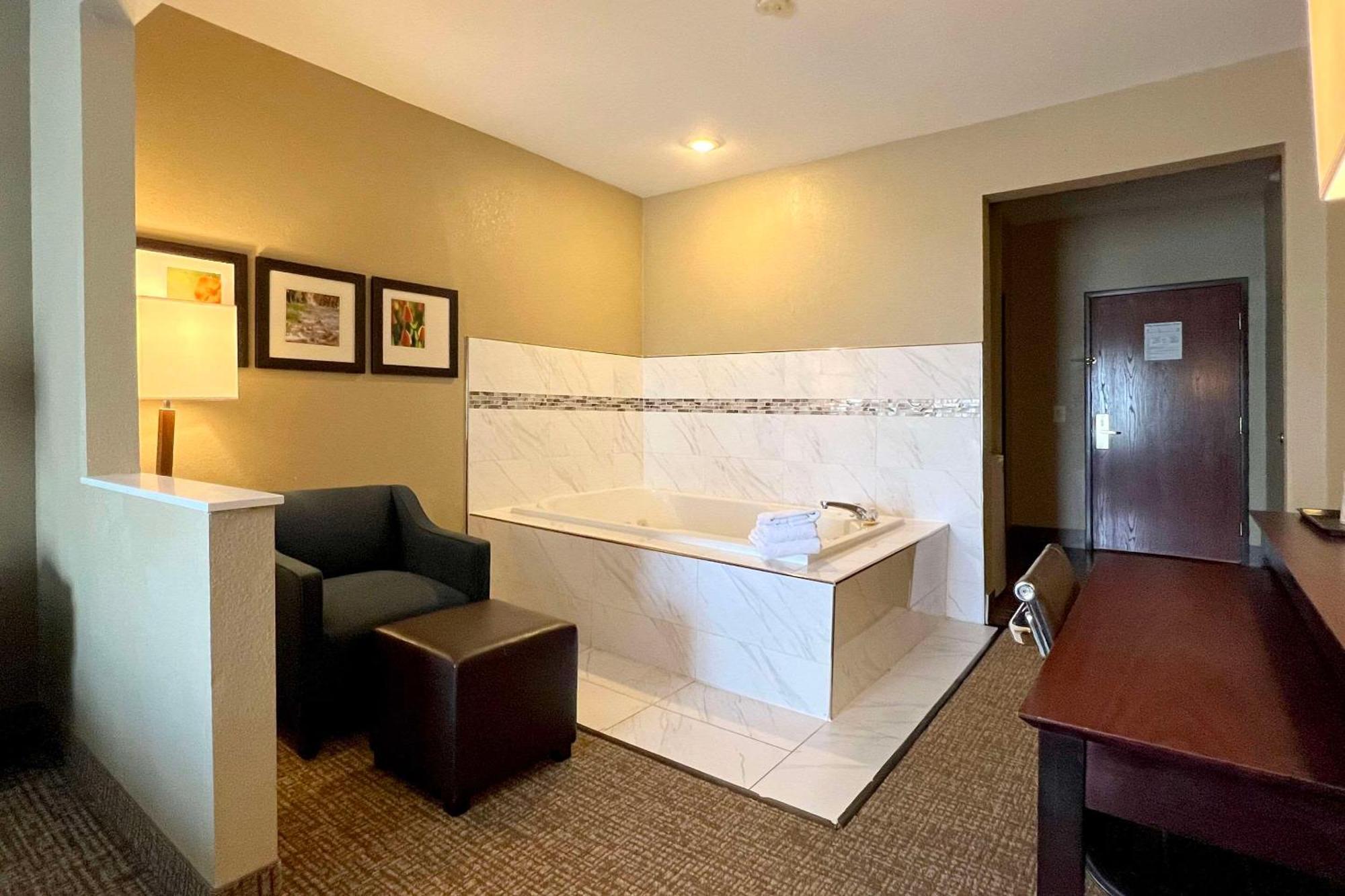 Comfort North 2* Fort Wayne
